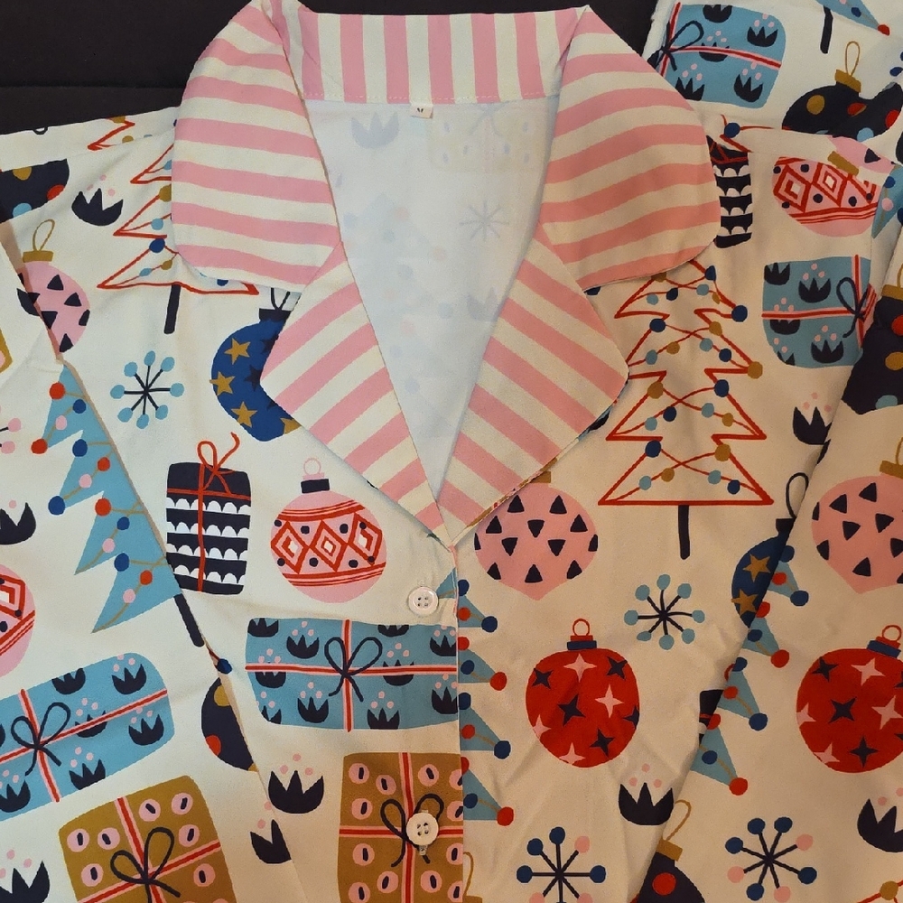 Festive Holiday Print Pajama Set Size Medium